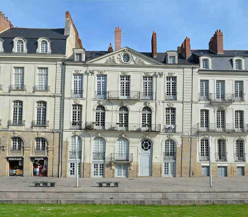 Interior architecture in Nantes in neo-classical or Haussmannian buildings