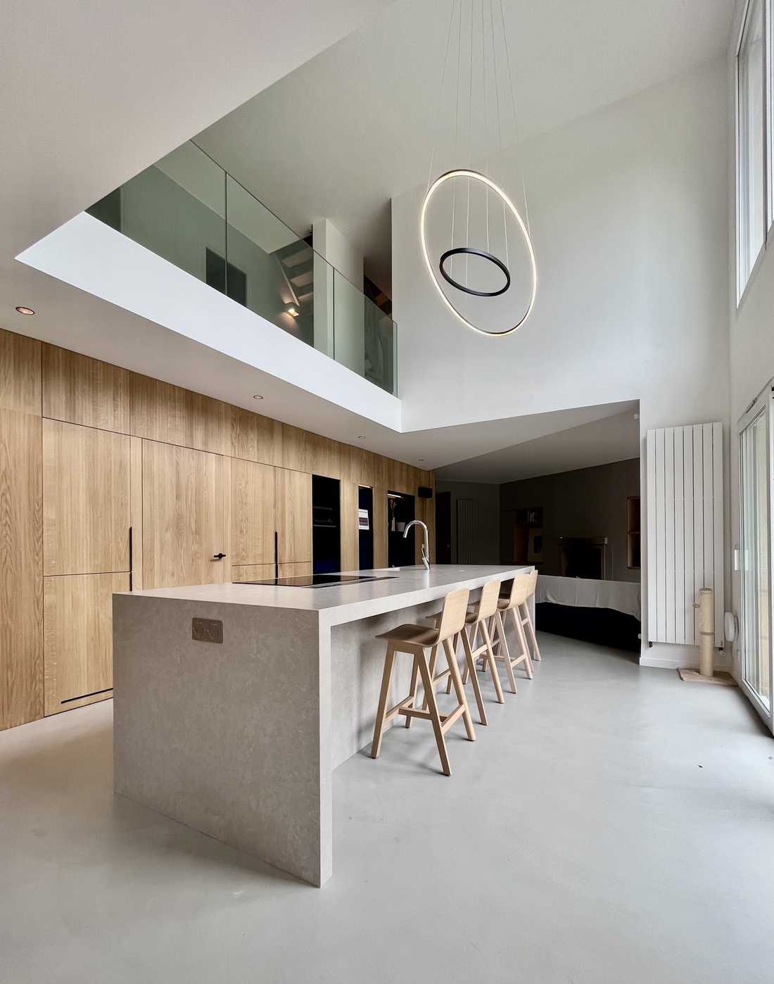 Maison contemporaine avec hauteur sous plafond aménagé par un architecte à Nantes
