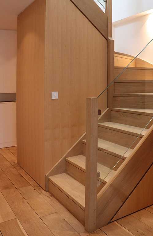 Escalier sur mesure réalisé par un architecte d'intérieur à Nantes