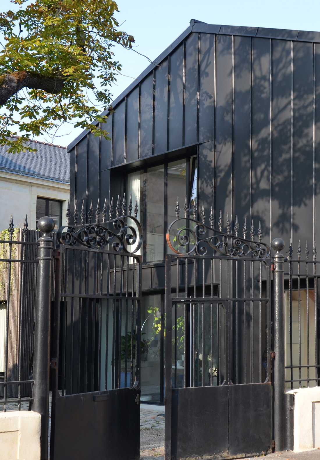 Extension contemporaine d'une maison ancienne conçue par un architecte en Loire Atlantique