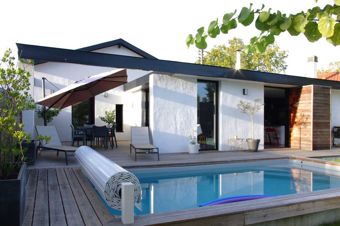 Aménagement d'une piscine par un architecte spécialiste des extensions de maison à Nantes