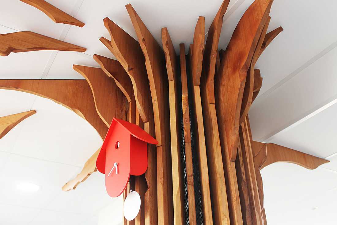 Espace convialité avec une structure en forme d'arbre