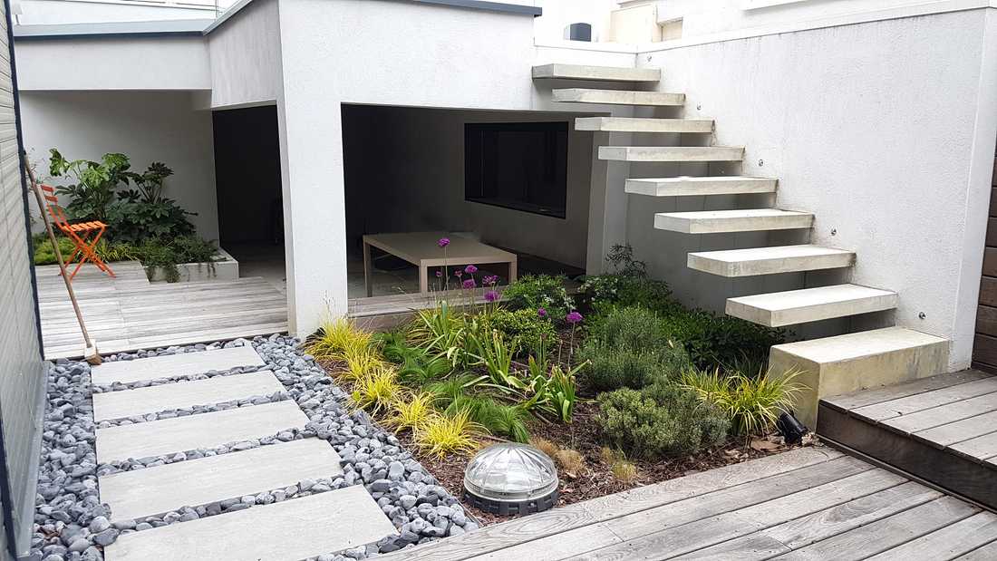 Jardin contemporain aménagé par un jardinier paysagiste à Nantes