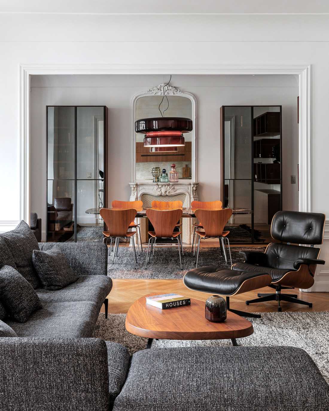 Décoration intérieure d'un appartement à Nantes avec mobilier et luminaire design