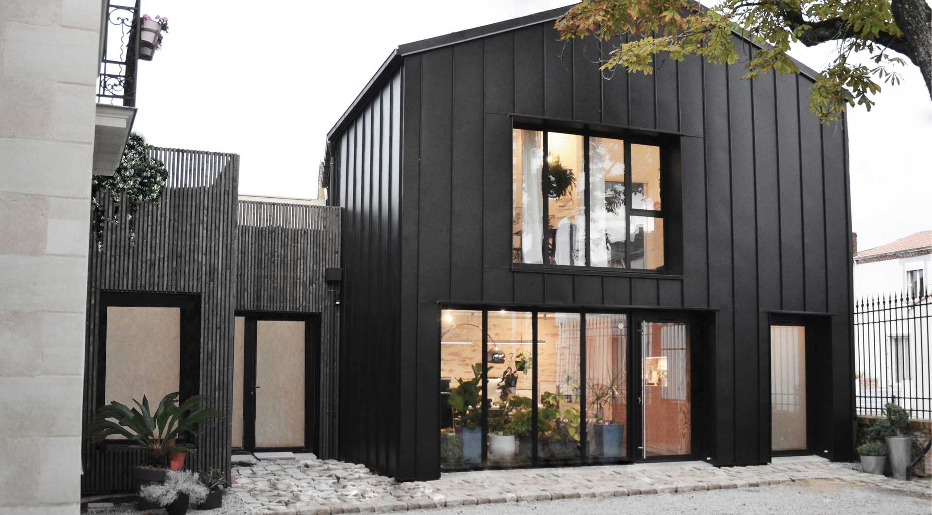 Extension contemporaine d'une maison de ville réalisée par un architecte à Nantes
