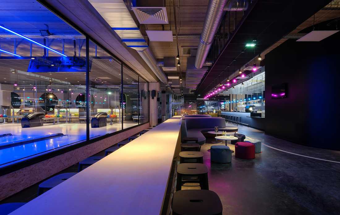 Restaurant - bar d'un bowling aménagé par un architecte en Loire Atlantique