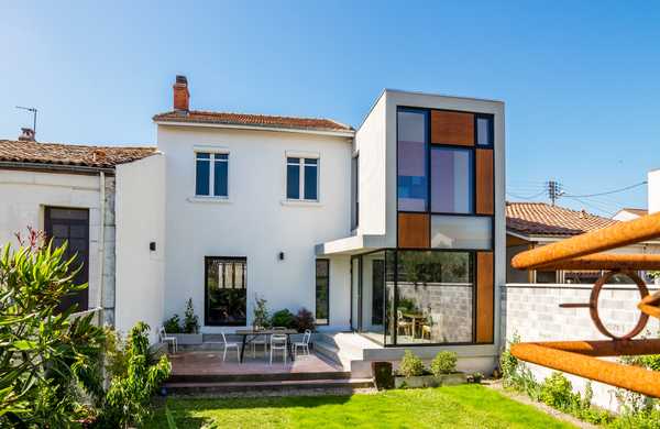 Conception et réalisation d'une extension dans une maison de ville par un architecte à Nantes