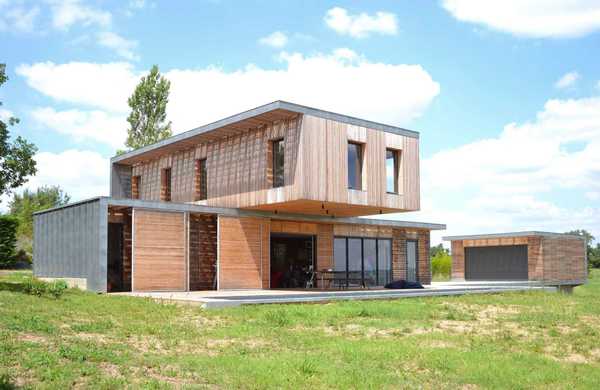 Réalisation d'une maison individuelle contemporaine avec bois et béton dans un esprit Loft par un architecte à Nantes.