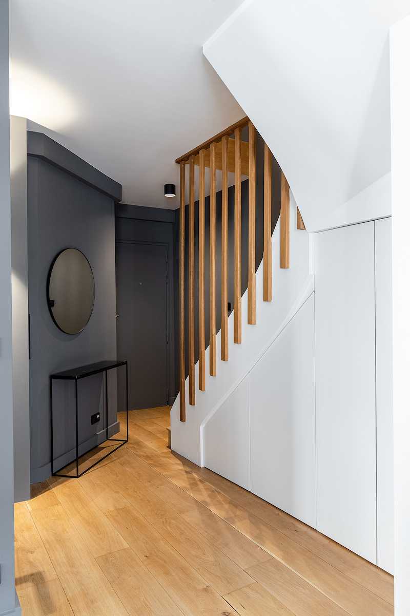 Rénovation intérieure d'un duplex de 78m² - escalier menant à l'étage