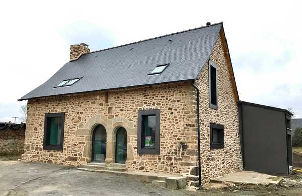 Extension d'une ancienne maison en pierre des Pays de la Loire