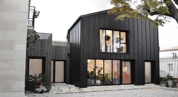 Extension contemporaine d'une maison ancienne par un architecte à Nantes