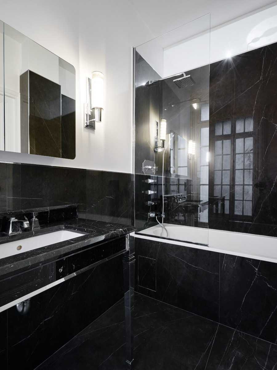 Salle de bain noire design en Loire Atlantique