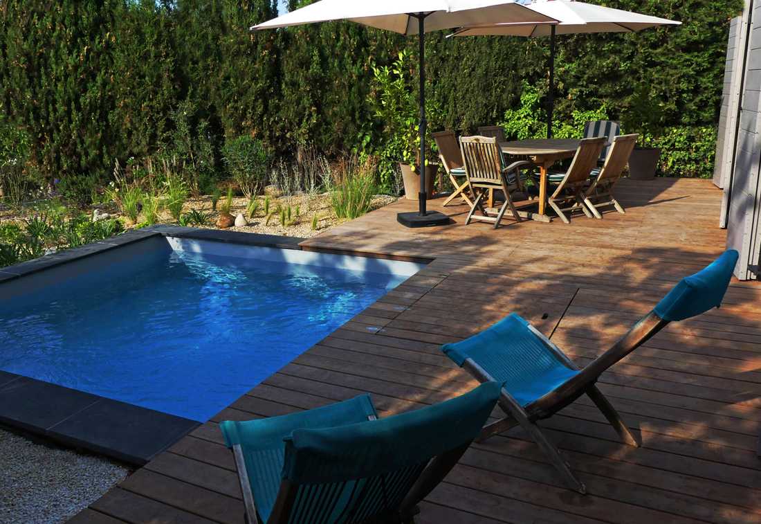 Micro-piscine dans un jardin écologique en Loire Atlantique