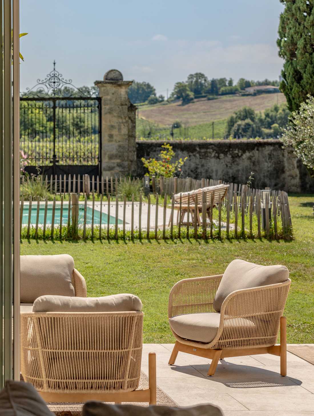 Aménagement paysager du jardin d'un chateau avec piscine en Loire Atlantique
