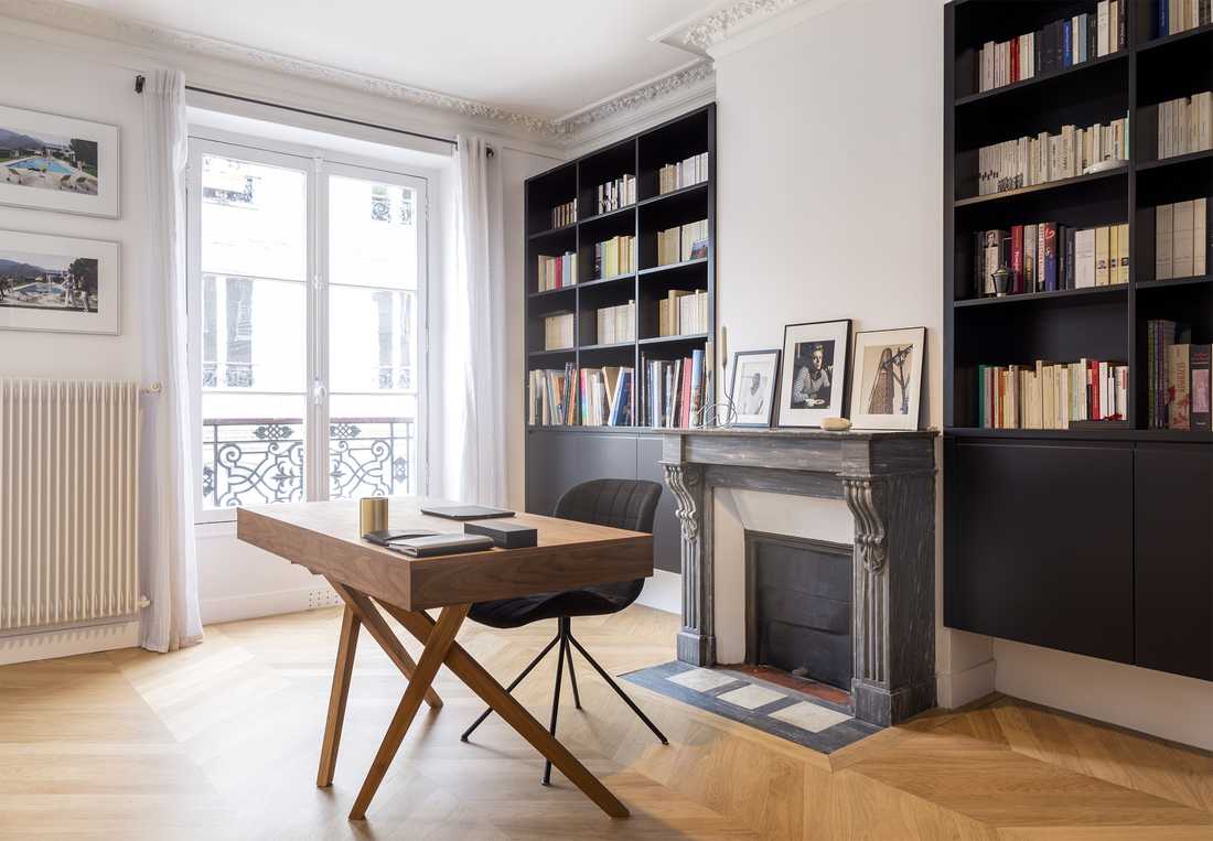 Bureau design dans un appartement haussmannien en Loire Atlantique