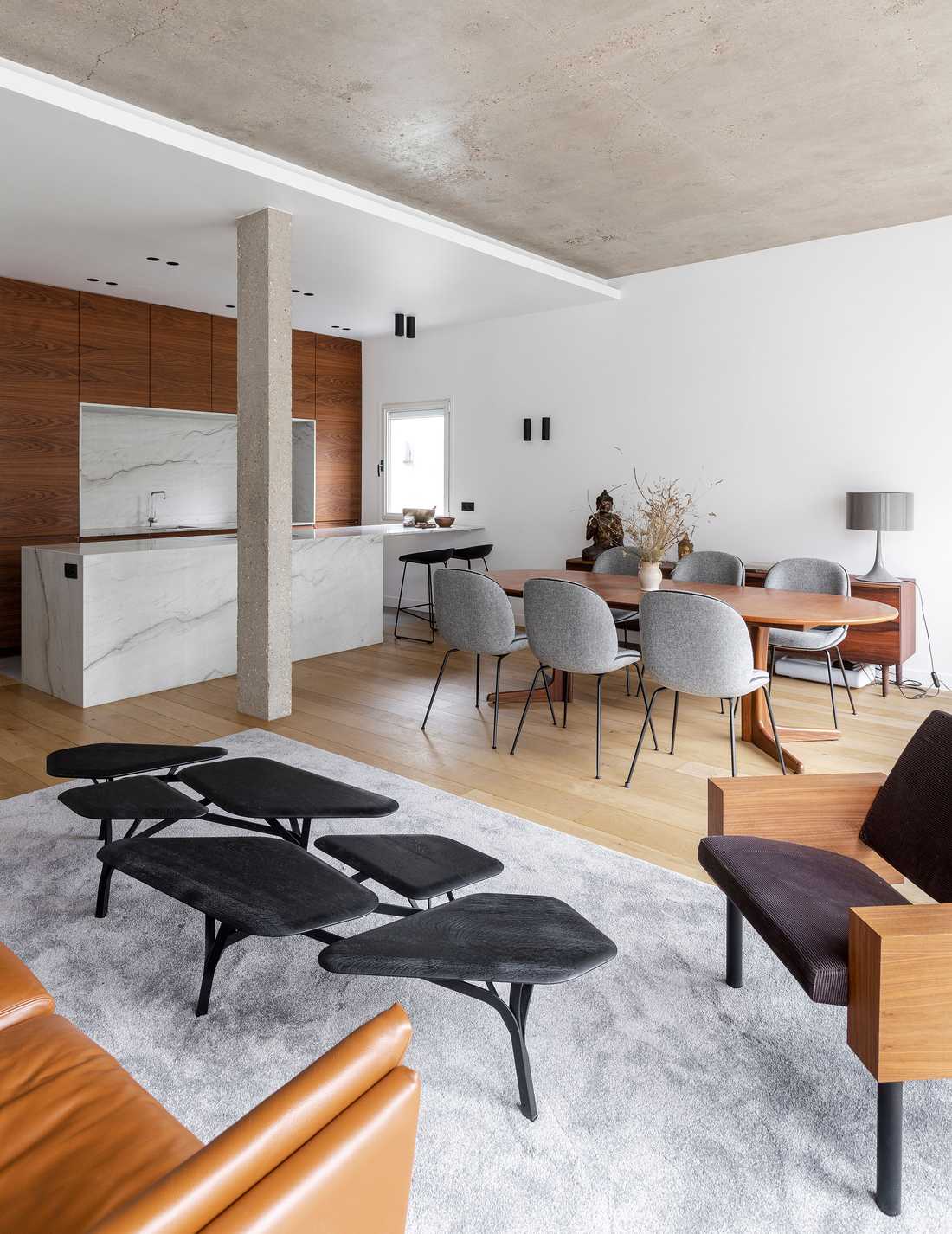 Salon d'un appartement acheté en VEFA après les travaux d'aménagement par un architecte d'intérieur à Nantes