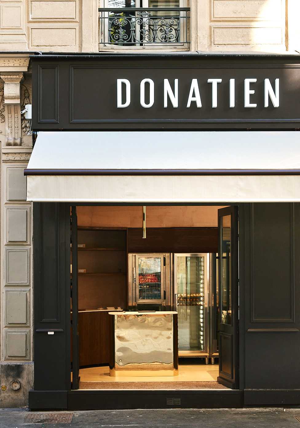 Façade d'une boutique après travaux de rénovation par un architecte à Nantes