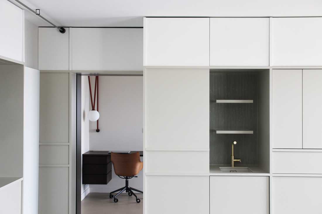 Dressing sur mesure aménagé par un architecte d'intérieur à Saint-Nazare